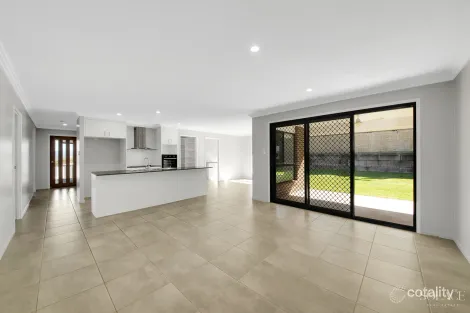 Property photo of 41 Dartmouth Close Clinton QLD 4680