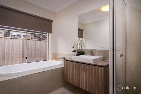 Property photo of 16 Beechtree Way Cranbourne North VIC 3977