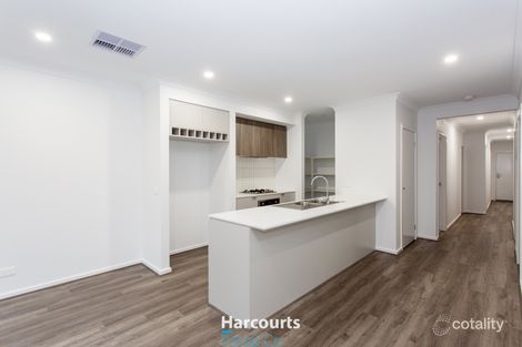 Property photo of 13 Frangipani Way Mickleham VIC 3064