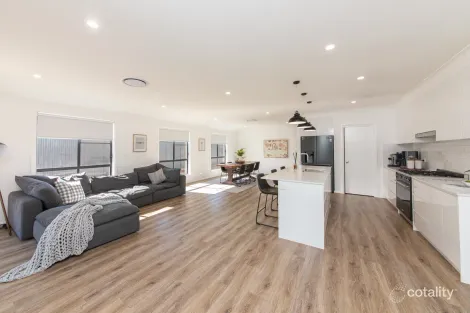 Property photo of 26 Turon Crescent Dubbo NSW 2830