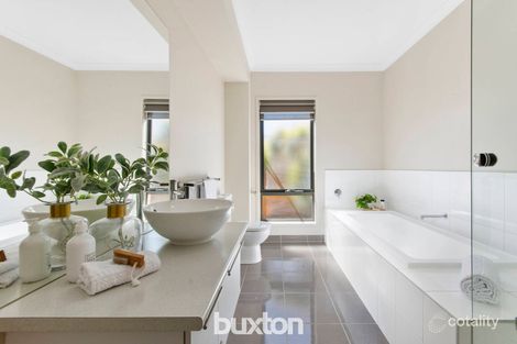Property photo of 1/118 Thornhill Road Highton VIC 3216