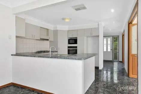 Property photo of 8 Shearer Place Roxburgh Park VIC 3064