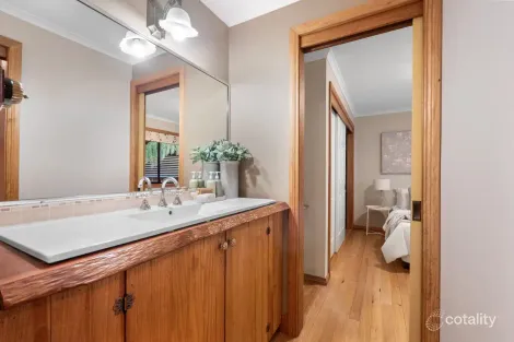 Property photo of 11 Currawong Crescent Bowen Mountain NSW 2753