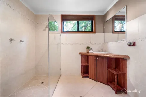 Property photo of 11 Currawong Crescent Bowen Mountain NSW 2753