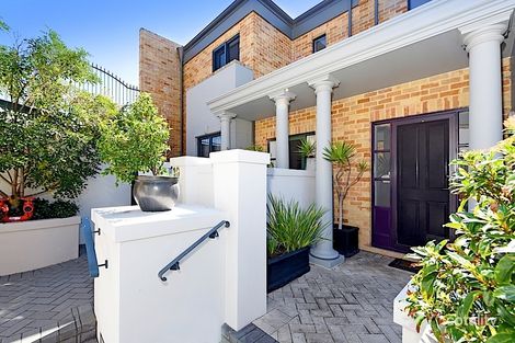 11/8 Bay Rd, Claremont, WA 6010