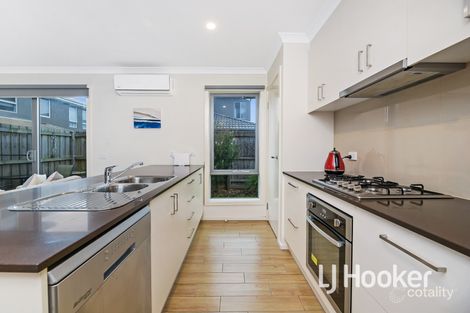 Property photo of 6 Nemo Street Pakenham VIC 3810