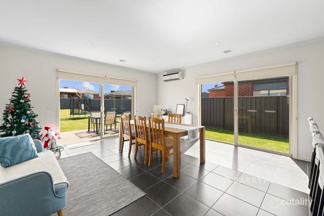 Property photo of 28 Elderberry Way Pakenham VIC 3810
