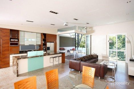 Property photo of 136 Dornoch Terrace Highgate Hill QLD 4101