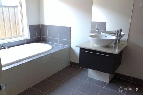 Property photo of 14 Creswick Drive Wollert VIC 3750