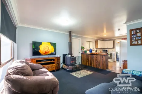 Property photo of 6 Coakes Street Guyra NSW 2365