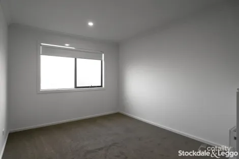 Property photo of 16 Cupola Walk Truganina VIC 3029