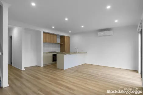 Property photo of 16 Cupola Walk Truganina VIC 3029