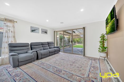 Property photo of 11 Mossman Drive Cranbourne East VIC 3977