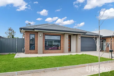 50 Antonio Dr, Melton South, VIC 3338