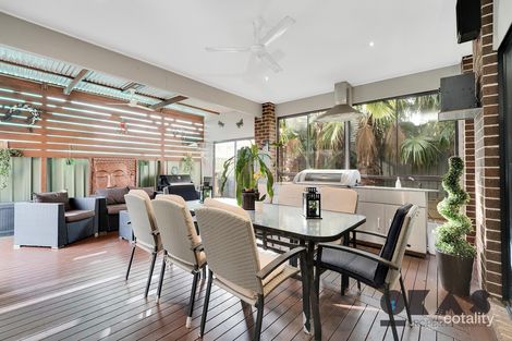 Property photo of 7 Pepper Tree Court Caroline Springs VIC 3023