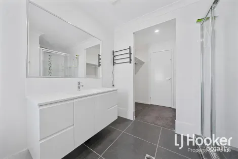 Property photo of 6 Limestone Court Yarrabilba QLD 4207