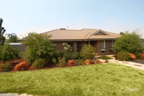 17 Honeyeater Cct, Thurgoona, NSW 2640
