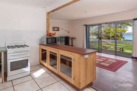 Property photo of 6 The Lakes Way Tarbuck Bay NSW 2428