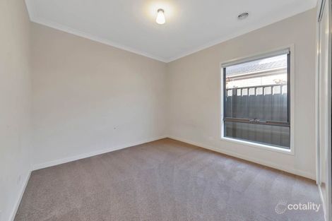 Property photo of 16 Lonarto Avenue Clyde North VIC 3978