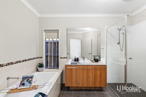 Property photo of 32 Holly Drive Point Cook VIC 3030