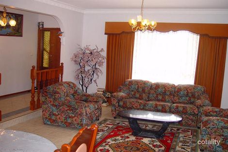 Property photo of 19 Fairfax Circuit Albanvale VIC 3021