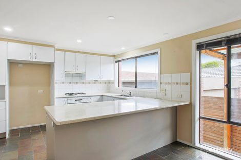 Property photo of 1/7 Aaran Close Endeavour Hills VIC 3802