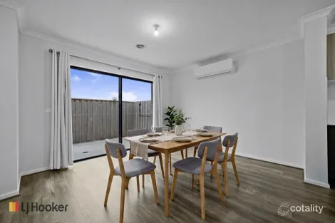Property photo of 21 Rochford Drive Donnybrook VIC 3064