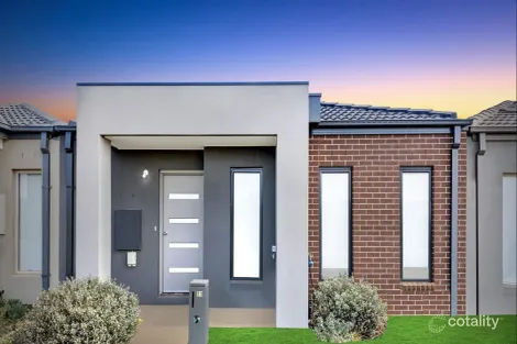 Property photo of 23 Fox Walk Truganina VIC 3029