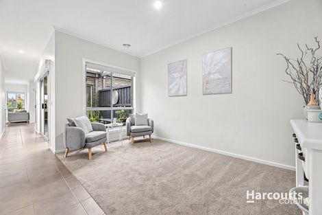 Property photo of 5 Carabott Place Berwick VIC 3806