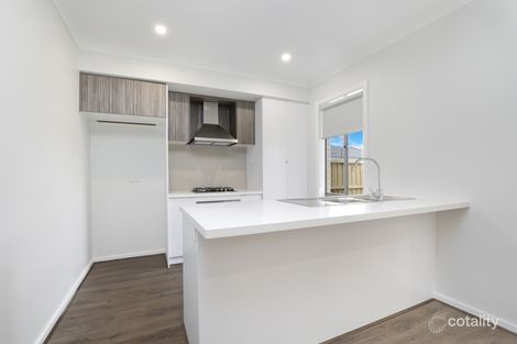 Property photo of 25 Dandelion Crescent Rockbank VIC 3335