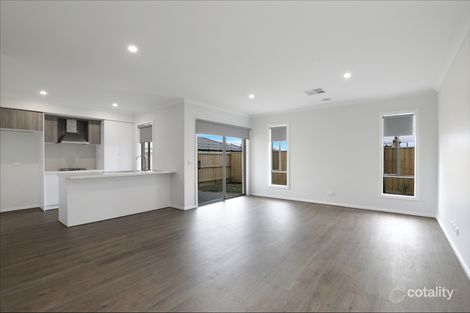 Property photo of 25 Dandelion Crescent Rockbank VIC 3335