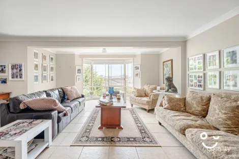 Property photo of 4 Yarle Crescent Flinders NSW 2529