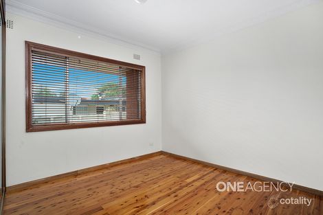 Property photo of 2/6 Buckle Crescent West Wollongong NSW 2500
