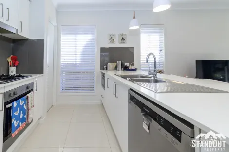 Property photo of 103 Lakeside Crescent Ningi QLD 4511