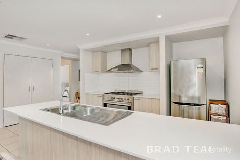 Property photo of 15 Devonport Court Taylors Hill VIC 3037