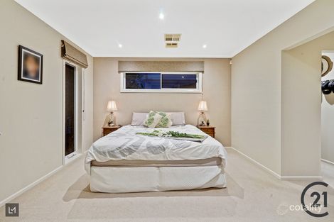 Property photo of 10 Nature Circuit Cranbourne North VIC 3977