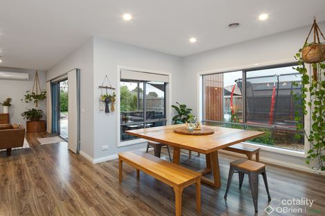 Property photo of 16 Bunyip Drive Drouin VIC 3818