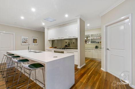 Property photo of 21 Hull Crescent Pakenham VIC 3810