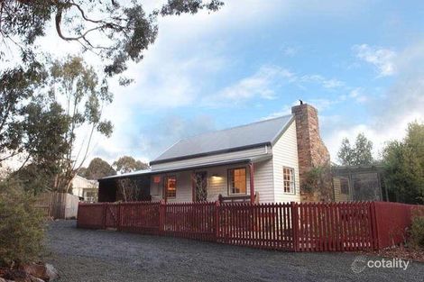 18 Blackmore Rd, Woodend, VIC 3442