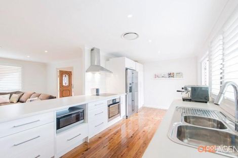 Property photo of 4 Strathmore Road Caves Beach NSW 2281