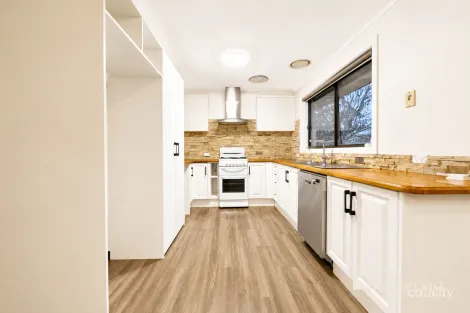 Property photo of 23 Cunningham Crescent Pakenham VIC 3810