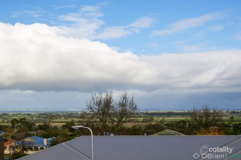 10 Kirkstall Cl, Garfield, VIC 3814