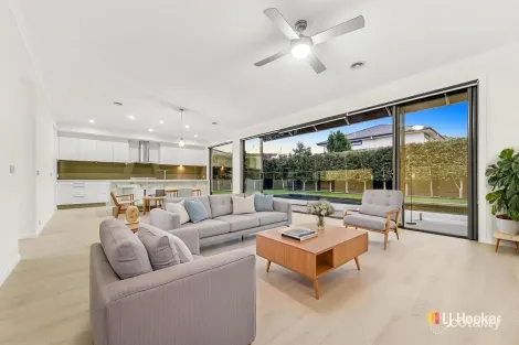 Property photo of 9 Serene Way Clyde North VIC 3978