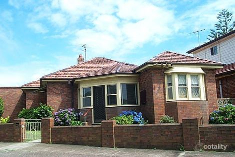 8 Jenner Pde, Hamilton South, NSW 2303