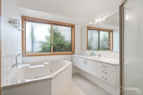 Property photo of 3 Elm Place Banora Point NSW 2486