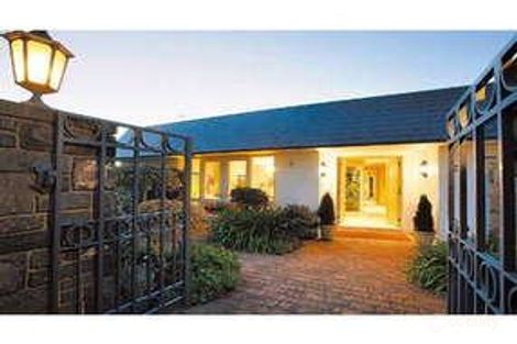 Property photo of 2 Highgate Hill Toorak VIC 3142