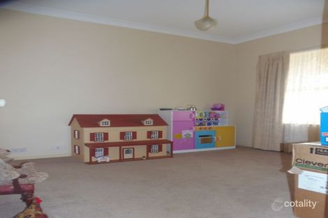 Property photo of 70 Oakview Parade Caroline Springs VIC 3023