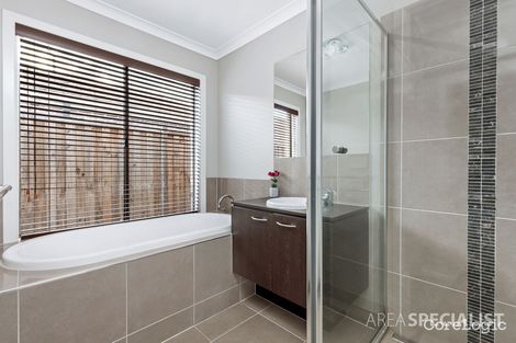 Property photo of 33 Livida Circuit Lyndhurst VIC 3975