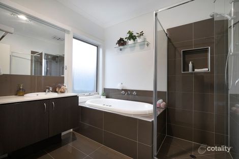 Property photo of 30 Hatfield Place Deer Park VIC 3023