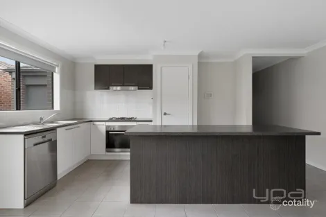 Property photo of 3 Nardoo Place Brookfield VIC 3338